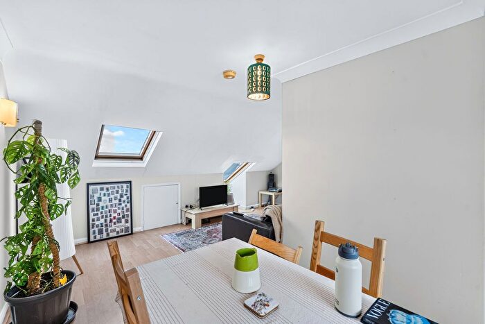 1 Bedroom Flat To Rent In Tooting Bec Road, London, SW17
