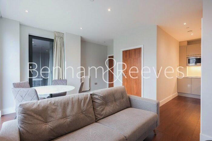 1 Bedroom Apartment To Rent In Avalon Point, Silvoecia Way, E14