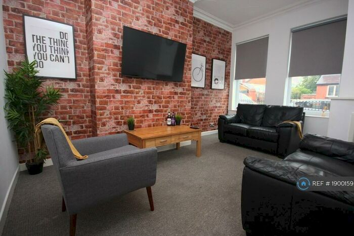5 Bedroom Terraced House To Rent In Tootal Road, Salford, M5