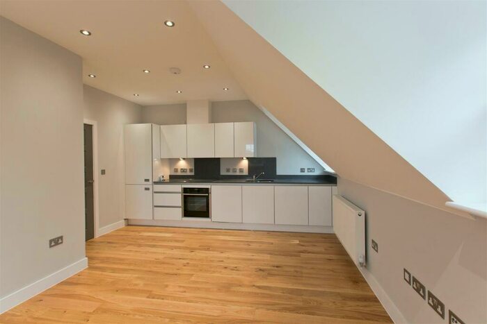 2 Bedroom Flat To Rent In Crown Street, CM14