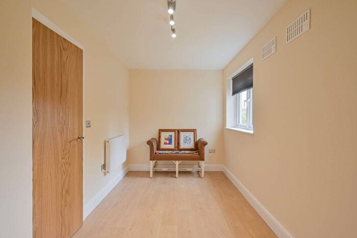 2 Bedroom Flat To Rent In Temeraire Place, Brentford, TW8