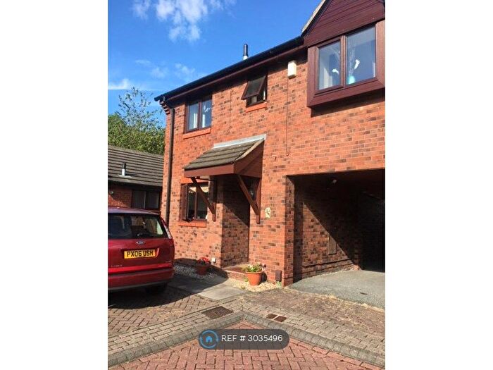 2 Bedroom Semi-Detached House To Rent In High Bank Close, Leeds, LS15
