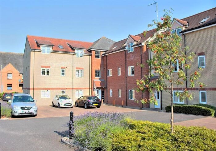 2 Bedroom Flat To Rent In Manse Gardens, Haslers Lane, Dunmow, CM6