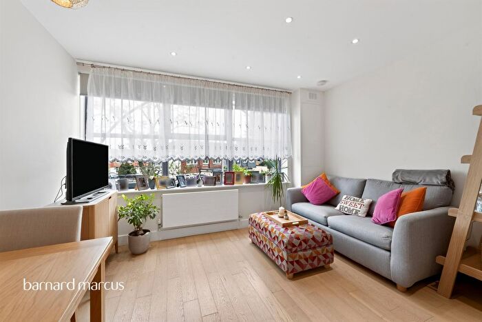 1 Bedroom Flat For Sale In Barnsbury Lane, Surbiton, KT5