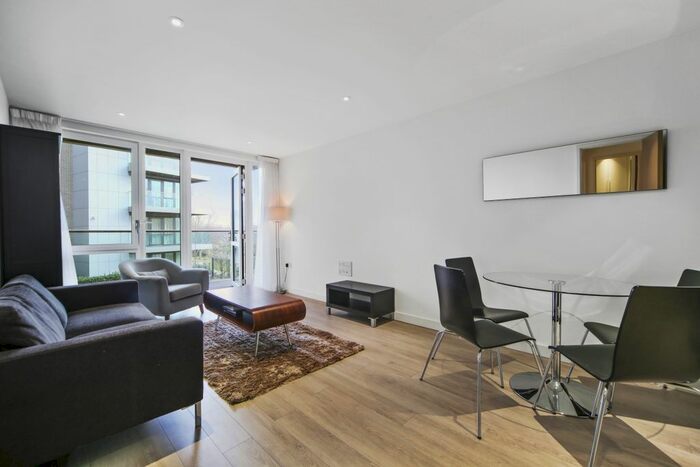 2 Bedroom Flat To Rent In Devan Grove, London, N4