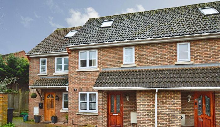 3 Bedroom Semi Detached House To Rent In Chene Mews, St Albans, AL3