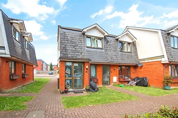 2 Bedroom Maisonette For Sale In Braeside, Binfield, Bracknell, Berkshire, RG12