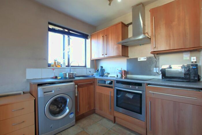 1 Bedroom Flat To Rent In Heathwood Court, Heath Road, Hounslow, TW3