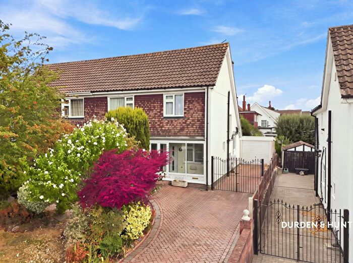 3 Bedroom Semi Detached House For Sale In Kingswood Crescent, Rayleigh, SS6