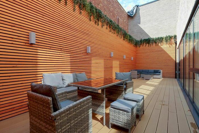 3 Bedroom Flat To Rent In Harrow Road, North Kensington, W10