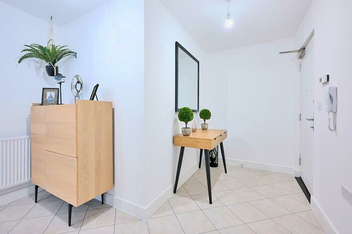 2 Bedroom Apartment For Sale In Thorn Road, Houghton Regis, LU5