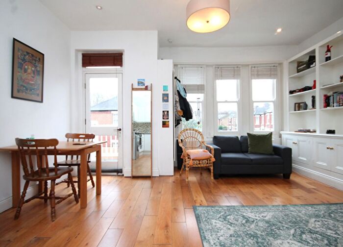 2 Bedroom Flat To Rent In Rathcoole Gardens, Crouch End, N8