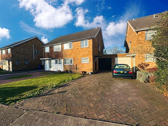3 Bedroom Semi-Detached House For Sale In Parkway, Orsett, Grays, RM16