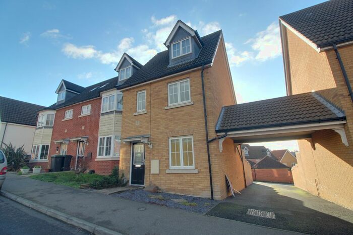3 Bedroom Town House To Rent In Partridge Close, Stowmarket IP14