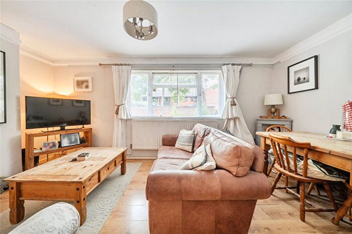2 Bedroom Flat For Sale In Queens Walk, Ealing, W5