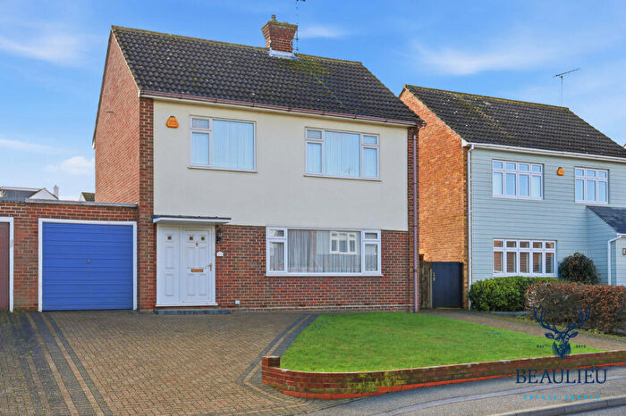 3 Bedroom Detached House For Sale In Longmead Avenue, Chelmsford, CM2