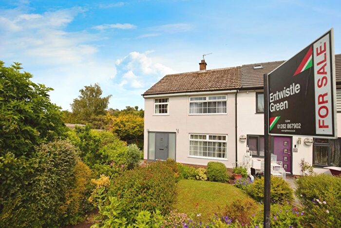 3 Bedroom End Of Terrace House For Sale In Holme Crescent, Trawden, Colne, Lancashire, BB8