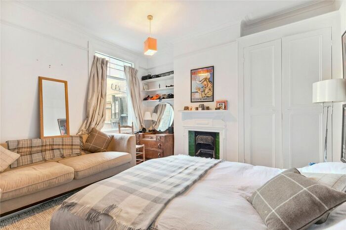 2 Bedroom Maisonette To Rent In Hosack Road, Balham, London, SW17