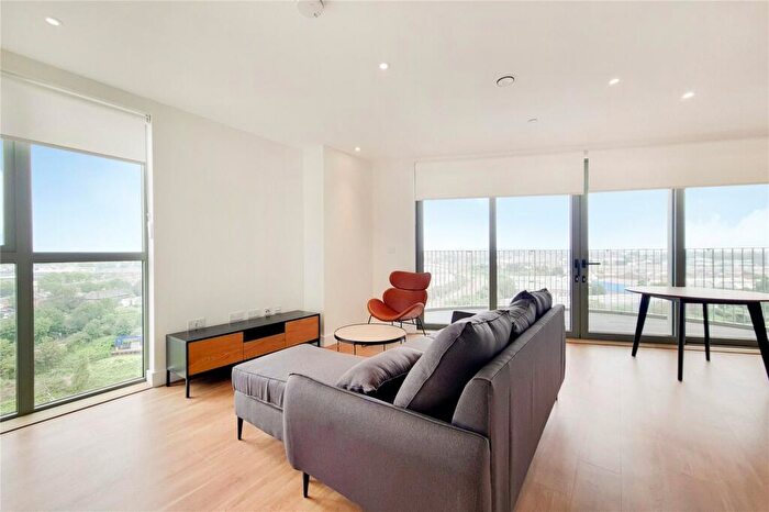 2 Bedroom Apartment To Rent In Green Street, London, NW10