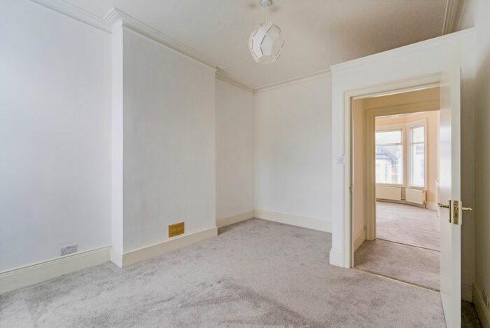 3 Bedroom Flat To Rent In Sellons Avenue, London, NW10