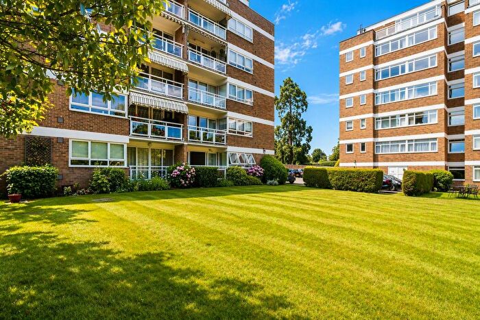 1 Bedroom Flat For Sale In Albert Road, Cheltenham, Gloucestershire, GL52