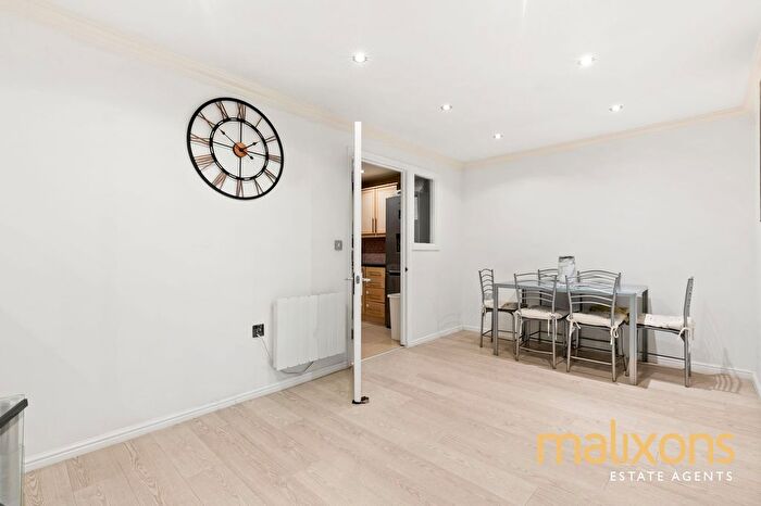 3 Bedroom Flat For Sale In Gleneagle Road, London, SW16
