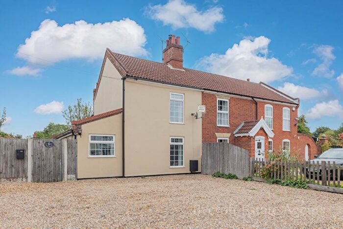 3 Bedroom Semi-Detached House For Sale In Main Road, Ormesby, Great Yarmouth, NR29