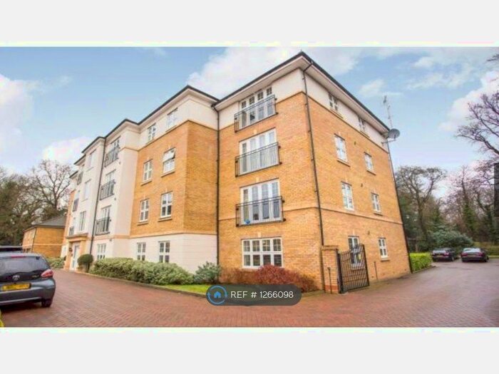 2 Bedroom Flat To Rent In Elliot Road, Watford WD17