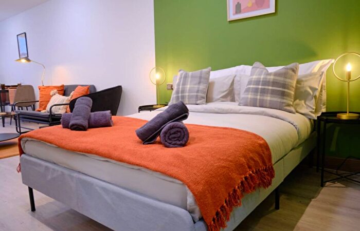 1 Bedroom Studio To Rent In Woodstock Rd, London, NW11