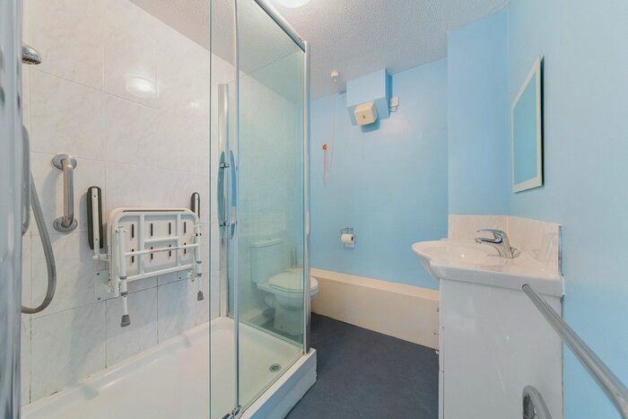 1 Bedroom Flat To Rent In Greville Court, Greville Park Road, Ashtead, Surrey, KT21