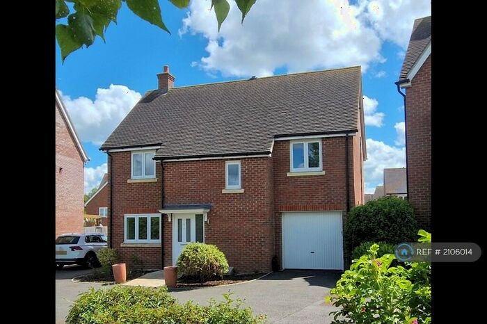 3 Bedroom Detached House To Rent In Berryfields, Aylesbury, HP18