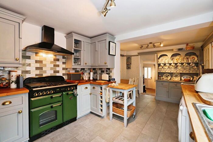 2 Bedroom Detached House For Sale In North Street, Calne, SN11