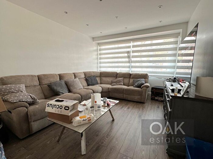 4 Bedroom Semi-Detached House To Rent In Ascot Gardens, Enfield, EN3