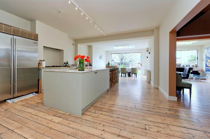 4 Bedroom Semi-Detached House To Rent In Sidmouth Road, London, NW2