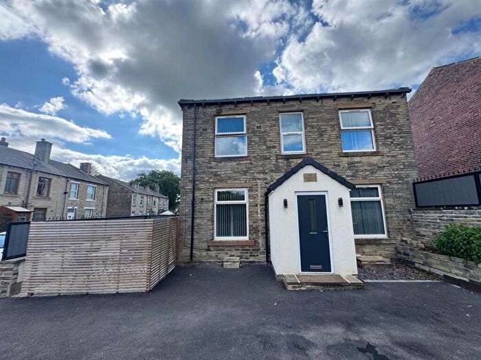 3 Bedroom End Of Terrace House For Sale In Oddfellows Street, Scholes, Cleckheaton, BD19