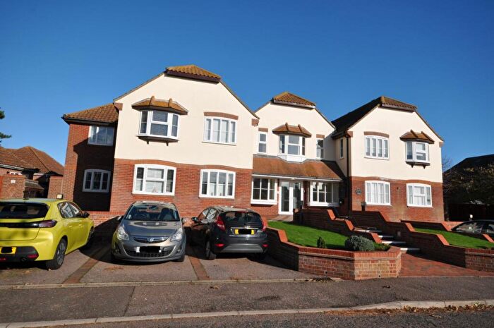 2 Bedroom Flat For Sale In Louise Close, Walton-on-the-naze, CO14