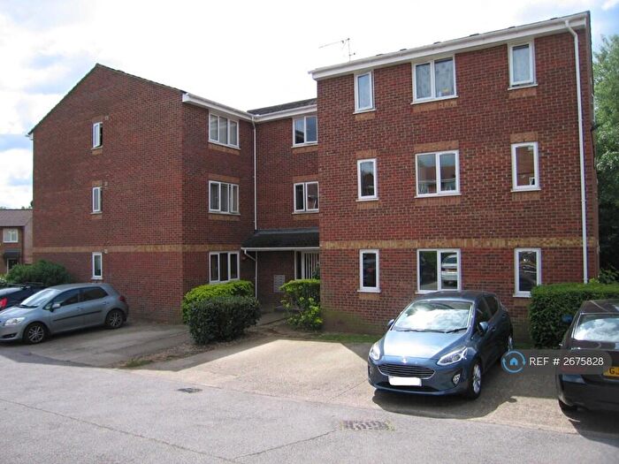 1 Bedroom Flat To Rent In Burnham Gate, Slough, SL1