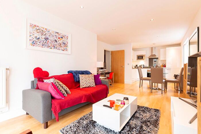 2 Bedroom Flat To Rent In Dowells Street, Greenwich, SE10