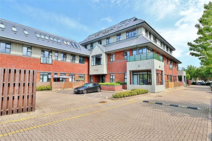 1 Bedroom Flat For Sale In Albert Drive, Woking, Surrey, GU21
