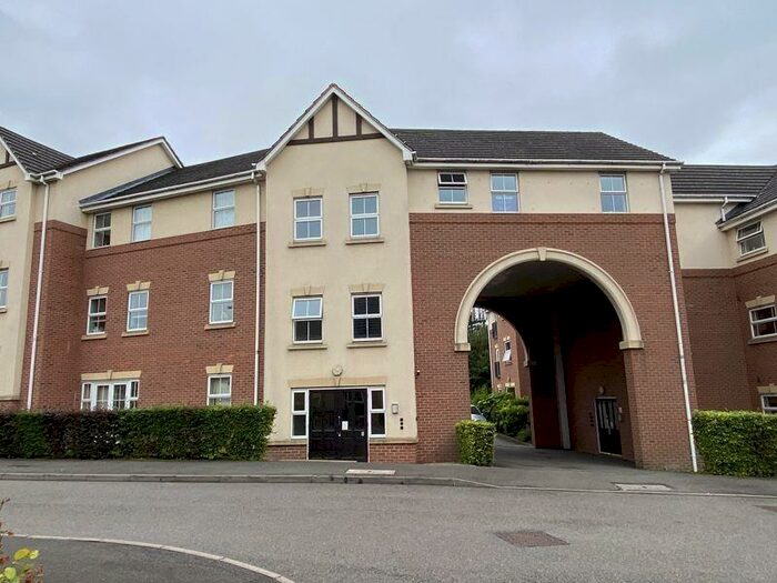 2 Bedroom Flat To Rent In Newlands Close, Hagley, DY9