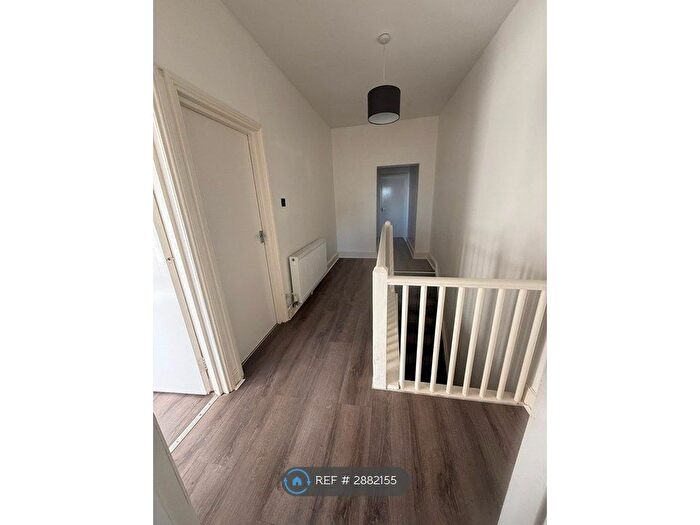 2 Bedroom Flat To Rent In Evelina Road, London, SE15