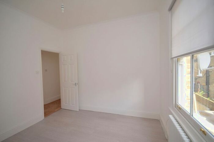 2 Bedroom Maisonette To Rent In Broughton Street, London, SW8