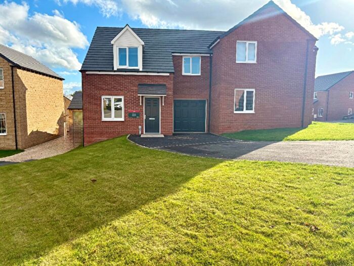 3 Bedroom Semi Detached House To Rent In Crown Gardens, Mansfield, NG19
