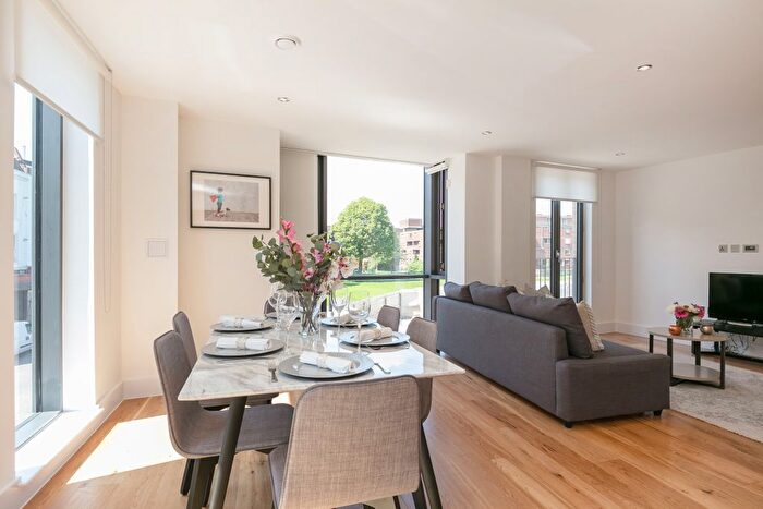 2 Bedroom Flat To Rent In Faraday Road, London, W10