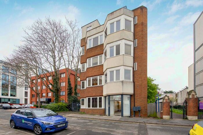 1 Bedroom Apartment For Sale In Town Centre Share Of Freehold, SL1