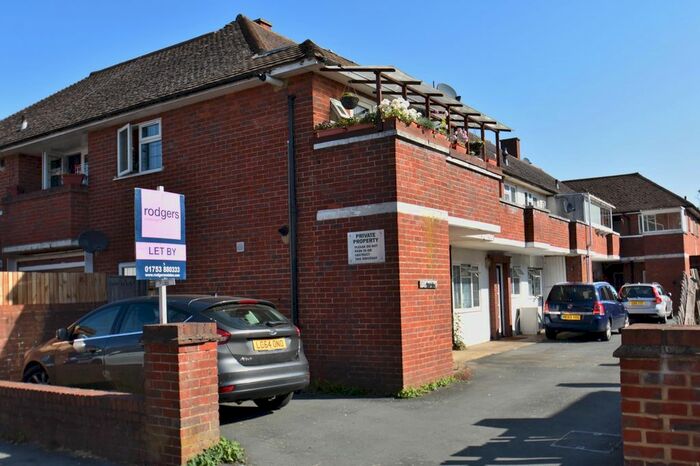 3 Bedroom Flat To Rent In Ethorpe Crescent, Gerrards Cross, Buckinghamshire, SL9