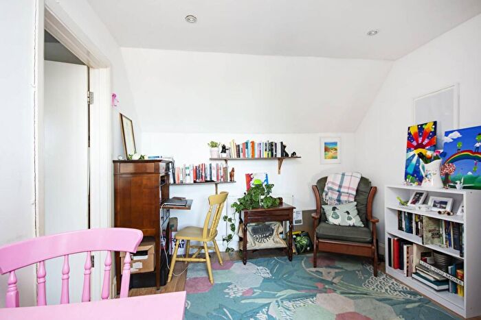 1 Bedroom Flat To Rent In Golders Green Road, Golders Green, London, NW11