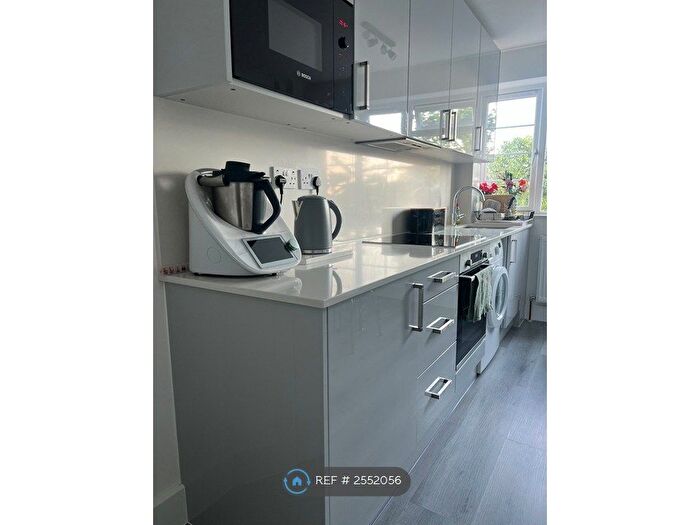 3 Bedroom Flat To Rent In Ashford Court, London, NW2