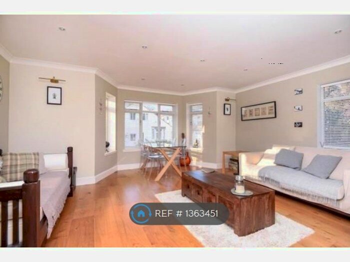 2 Bedroom Flat To Rent In The Mount, Chislehurst, BR7