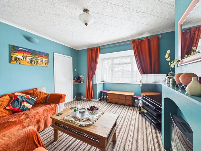 3 Bedroom End Of Terrace House For Sale In Southey Avenue, Kingswood, Bristol, BS15